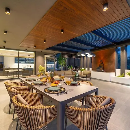 Villa Supernova