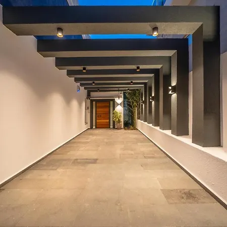 Villa Supernova