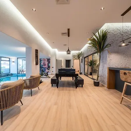Villa Supernova *